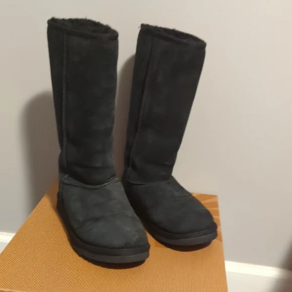 Women's Ugg Black Classic Tall Boots Size 8 - Picture 1 of 15